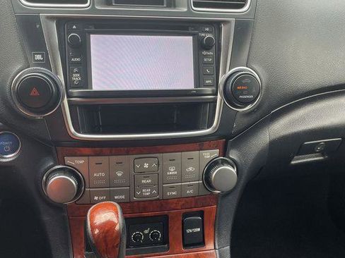 Used 2013 Toyota Highlander Limited AWD/4WD image 17
