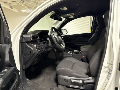 Used 2025 Toyota 4Runner SR5 AWD/4WD image 19
