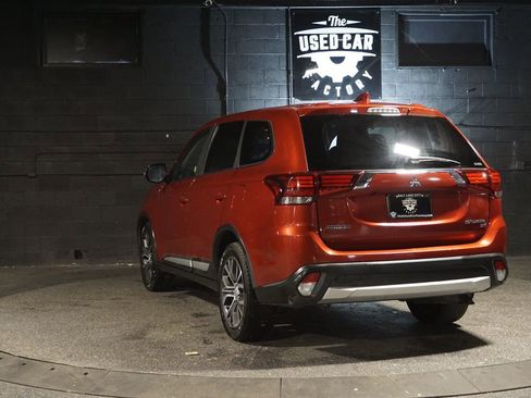 Used 2018 Mitsubishi Outlander SE AWD/4WD image 5