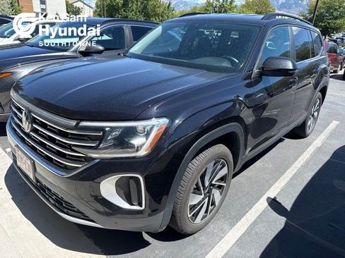 Used 2025 Volkswagen Atlas SE AWD/4WD image 1