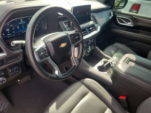 Used 2024 Chevrolet Suburban LT w/ LT Signature Package RWD image 17