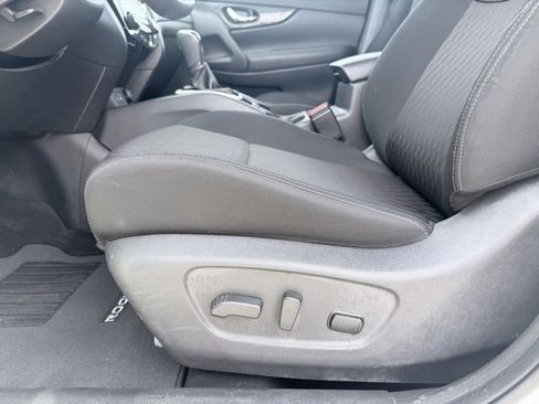 Used 2018 Nissan Rogue SV image 25