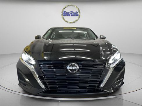 Used 2024 Nissan Altima 2.5 SV AWD/4WD image 9
