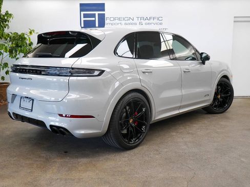 Used 2025 Porsche Cayenne GTS AWD/4WD image 20