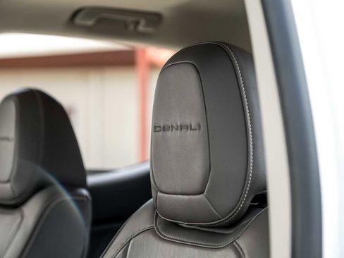 Used 2021 GMC Canyon Denali image 33