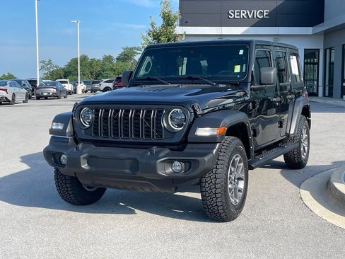 Used 2024 Jeep Wrangler Unlimited Sport AWD/4WD image 3