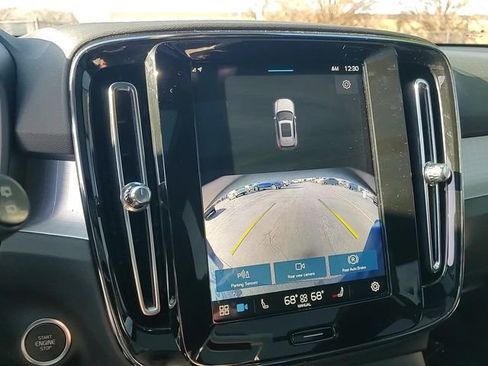 Used 2025 Volvo XC40 B5 Core image 23