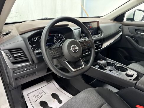 Used 2023 Nissan Rogue SV image 19