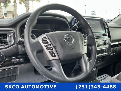 Used 2022 Nissan Titan SV image 19