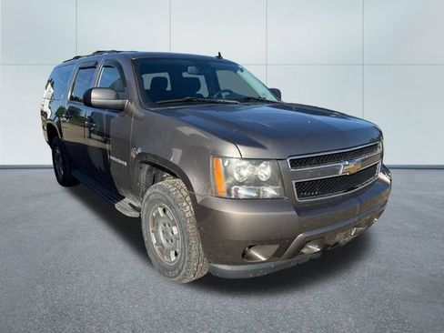 Used 2011 Chevrolet Suburban LS w/ Convenience Package 1 AWD/4WD image 5