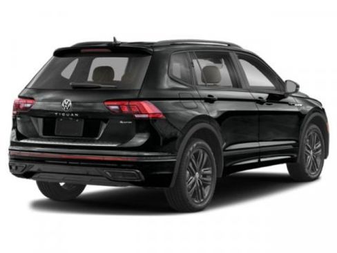 Used 2023 Volkswagen Tiguan SE R-Line image 2