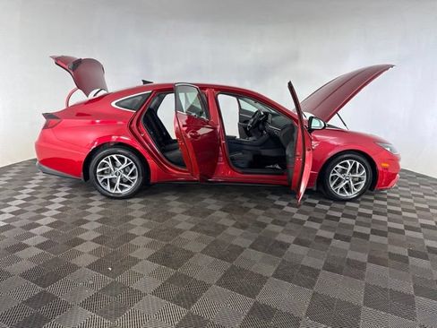 Used 2021 Hyundai Sonata SEL w/ Preferred Accessory Package FWD image 13