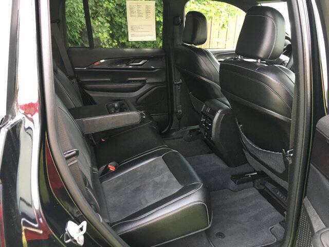 Used 2023 Jeep Grand Cherokee Altitude AWD/4WD image 23