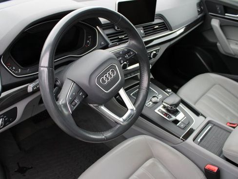 Used 2019 Audi Q5 2.0T Premium Plus w/ Premium Plus Package image 2