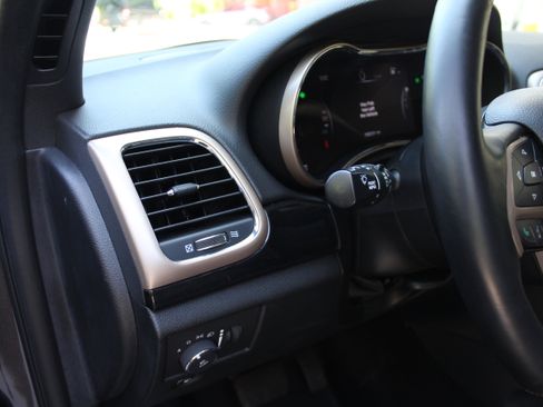 Used 2016 Jeep Grand Cherokee Laredo 75th Anniversary image 10