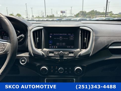 Used 2022 GMC Terrain SLE w/ Driver Convenience Package image 16