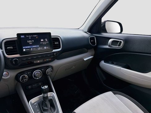 Used 2024 Hyundai Venue SEL FWD image 21