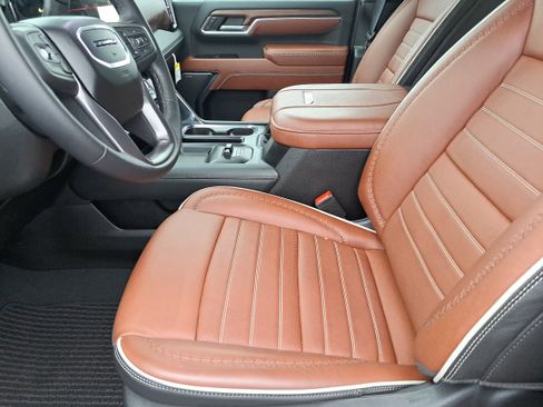 Certified 2024 GMC Sierra 2500 Denali Ultimate w/ Max Trailering Package image 12