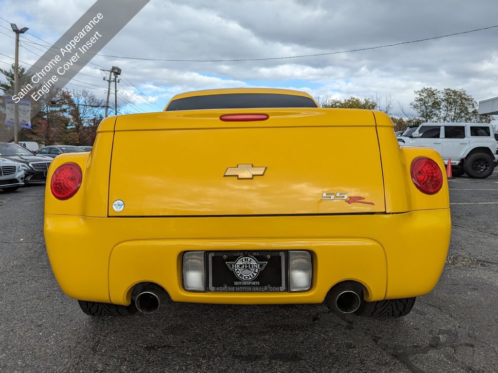 Used 2004 Chevrolet SSR w/ Preferred Equipment Group RWD image 11