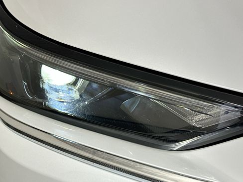 Used 2024 Toyota Grand Highlander AWD image 9