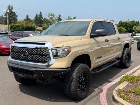 Used 2019 Toyota Tundra SR5 w/ SR5 Upgrade Package AWD/4WD image 4