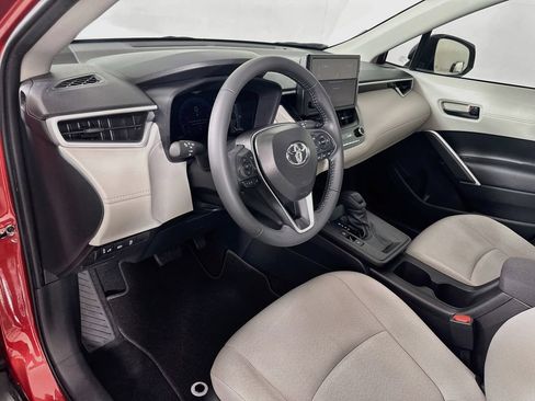 Used 2026 Toyota Corolla Cross LE w/ Moonroof Package FWD image 9