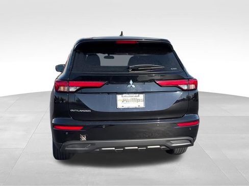 Used 2024 Mitsubishi Outlander ES AWD/4WD image 5