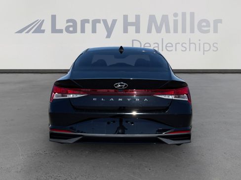 Used 2023 Hyundai Elantra SE FWD image 4