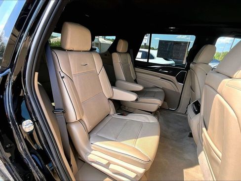 Used 2024 Cadillac Escalade Premium Luxury AWD/4WD image 27