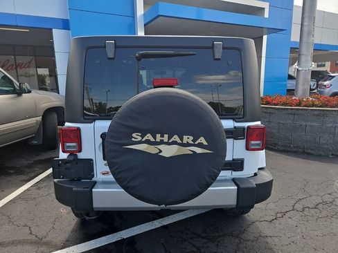 Used 2017 Jeep Wrangler Unlimited Sahara w/ Connectivity Group AWD/4WD image 7