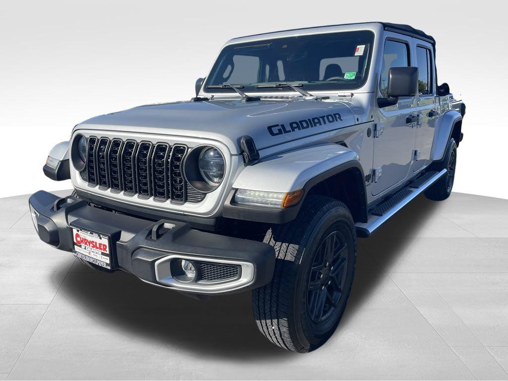 Used 2024 Jeep Gladiator Sport AWD/4WD image 17