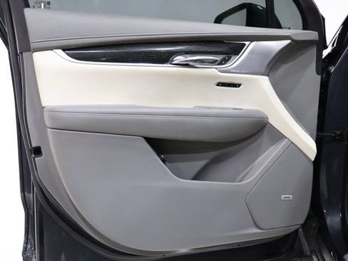 Used 2021 Cadillac XT6 Premium Luxury AWD/4WD image 16