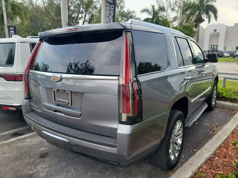 Used 2020 Cadillac Escalade 2WD image 4