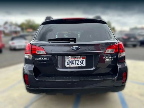 Used 2010 Subaru Outback 2.5i Limited image 4