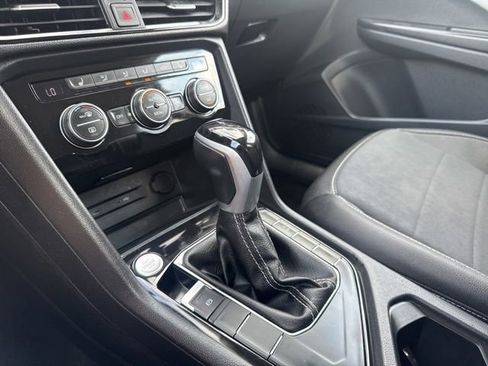 Used 2024 Volkswagen Taos SE FWD image 15