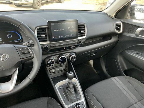 New 2025 Hyundai Venue SEL image 7