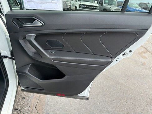 Used 2024 Volkswagen Tiguan SE image 44