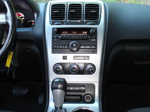 Used 2010 GMC Acadia SLE image 22