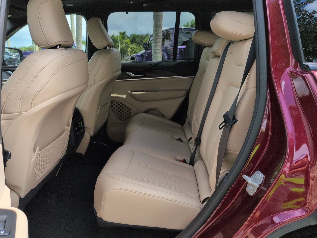 Used 2024 Jeep Grand Cherokee Limited w/ Luxury Tech Group II AWD/4WD image 14