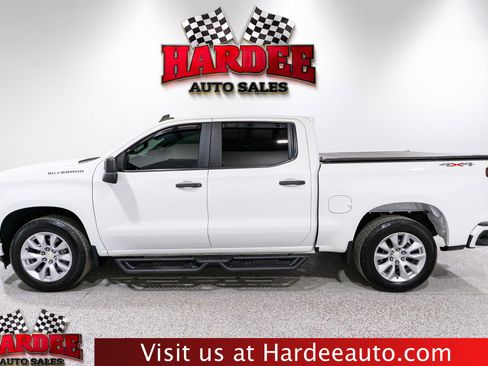 Used 2021 Chevrolet Silverado 1500 Custom image 1