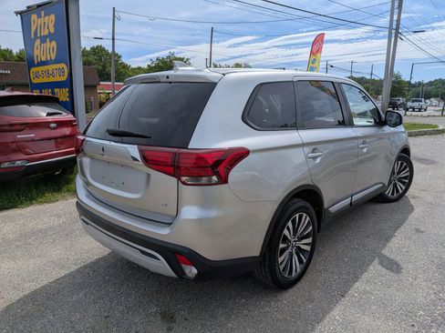 Used 2020 Mitsubishi Outlander SE FWD image 6