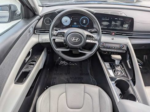 Used 2025 Hyundai Elantra Limited FWD image 14