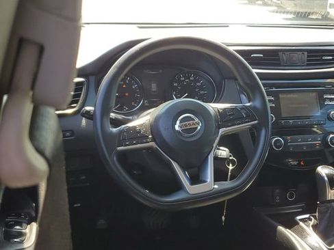 Used 2017 Nissan Rogue S AWD/4WD image 12