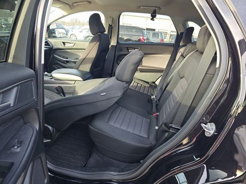 Used 2022 Ford Edge SE w/ Black Appearance Package image 8