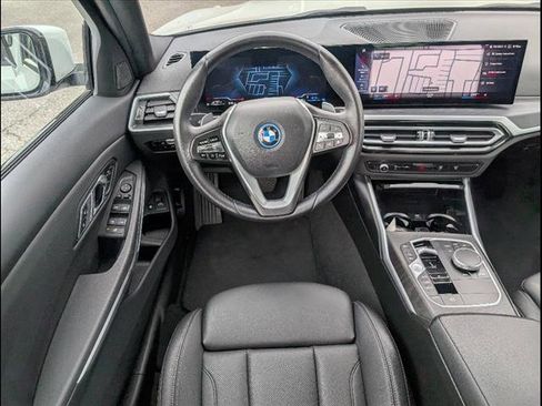 Used 2023 BMW 330e image 15