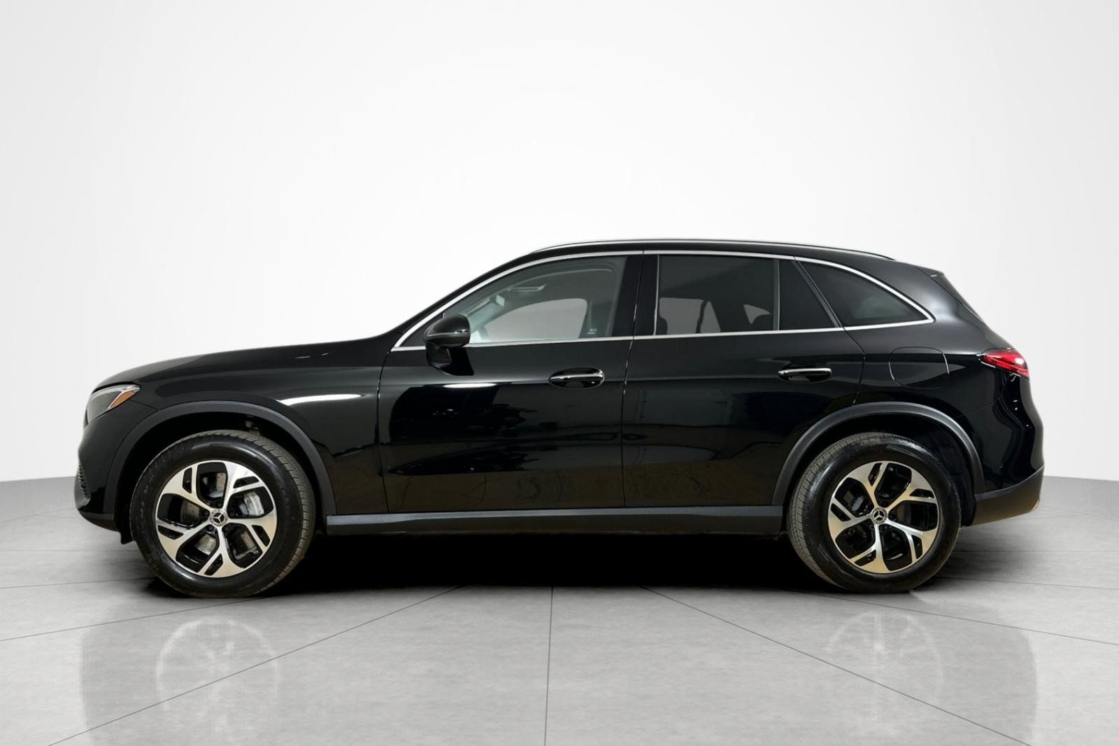 Used 2026 Mercedes-Benz GLC 350e 4MATIC image 2