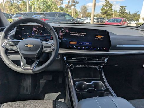 New 2026 Chevrolet Traverse LT image 13