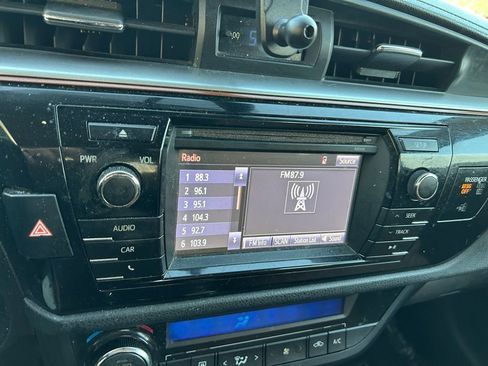 Used 2015 Toyota Corolla LE FWD image 24