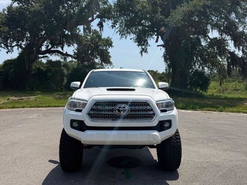 Used 2017 Toyota Tacoma TRD Sport w/ Tow Package RWD image 8