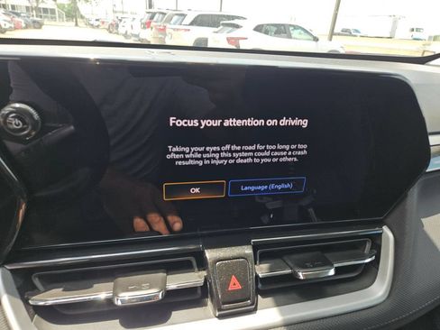 Used 2025 Chevrolet TrailBlazer LT AWD/4WD image 21